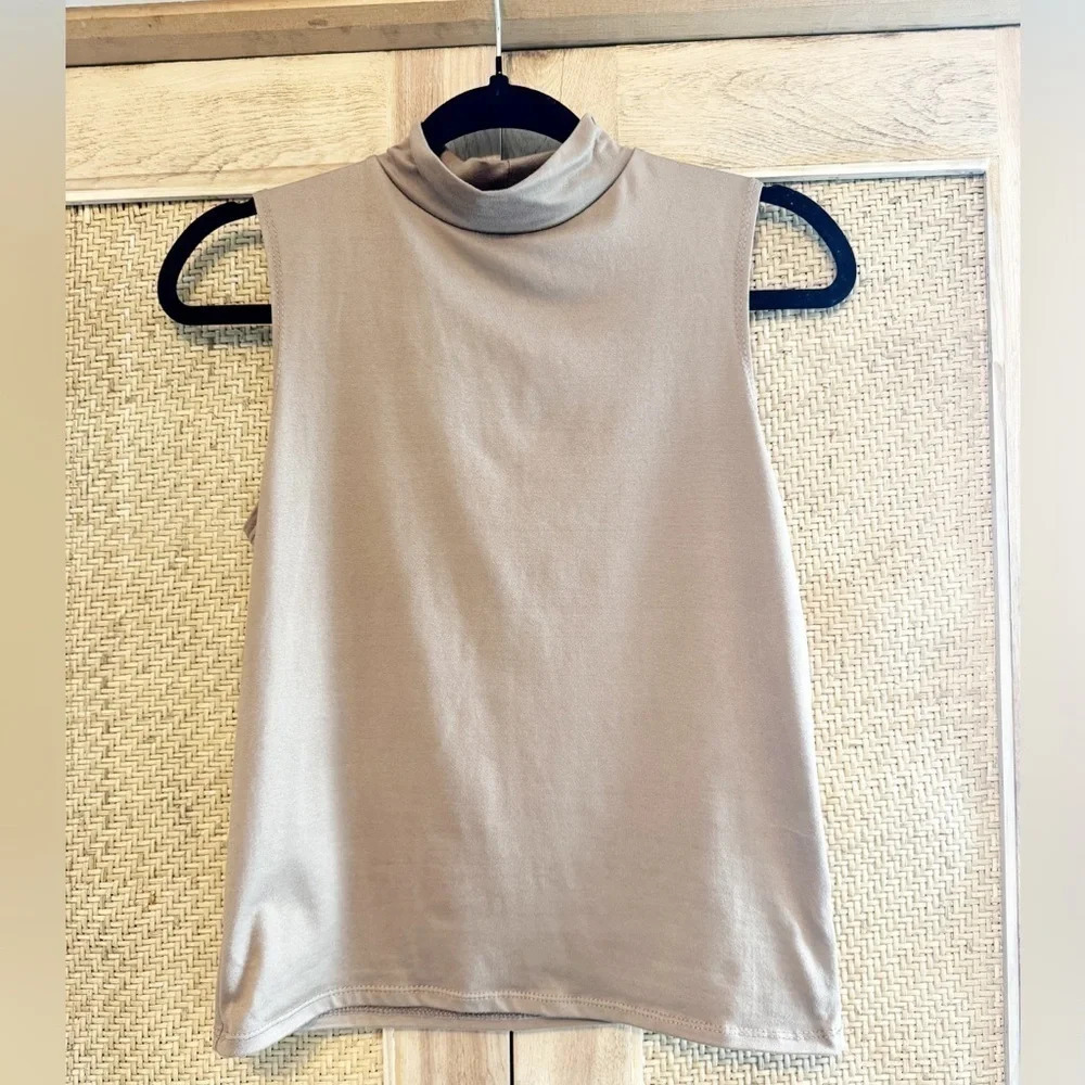 Brit & Bri High Neck Sleeveless Tank Office Workwear Layer Size Medium Tan